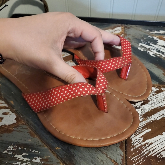 Sole Mates Rockabilly Flip Flops Red Polka Dot Thin Strap Minimal Barely There 7 - Picture 3 of 6